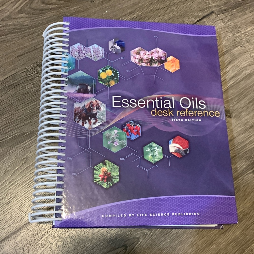YOUNG LIVING essential oils desk reference 6th edition